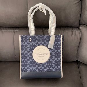 Coach Denim Dempsey Tote. (C2823)